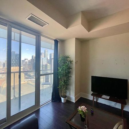تورونتو Two Br Two Ba Condo Face To Cn Tower Step To Rogers Centre المظهر الخارجي الصورة
